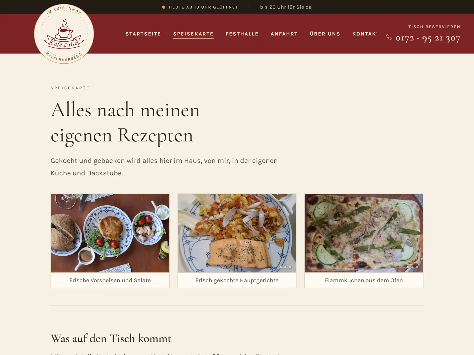 Speisekarten-Seite mit Bildern von Vorspeisen, einem Hauptgericht und einem Flammkuchen
